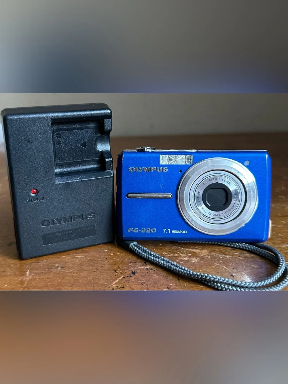 Olympus FE-220 Compact 7.1MP 3x Optical Zoom Point & Shoot Digital Camera Blue